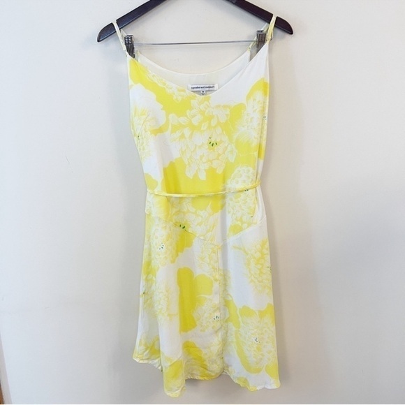 Cupcakes & Cashmere Dayen Yellow Floral Print Tie Waist Sleeveless Dress Size M - Picture 2 of 9